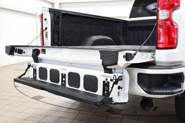 Used 2022 Chevrolet Silverado 2500 High Country w/ Safety Package II image 18
