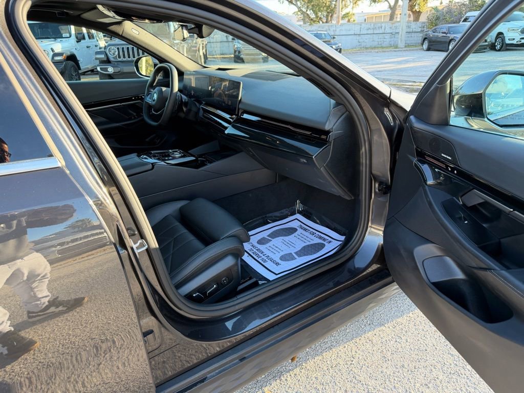 Used 2024 BMW 530i image 30