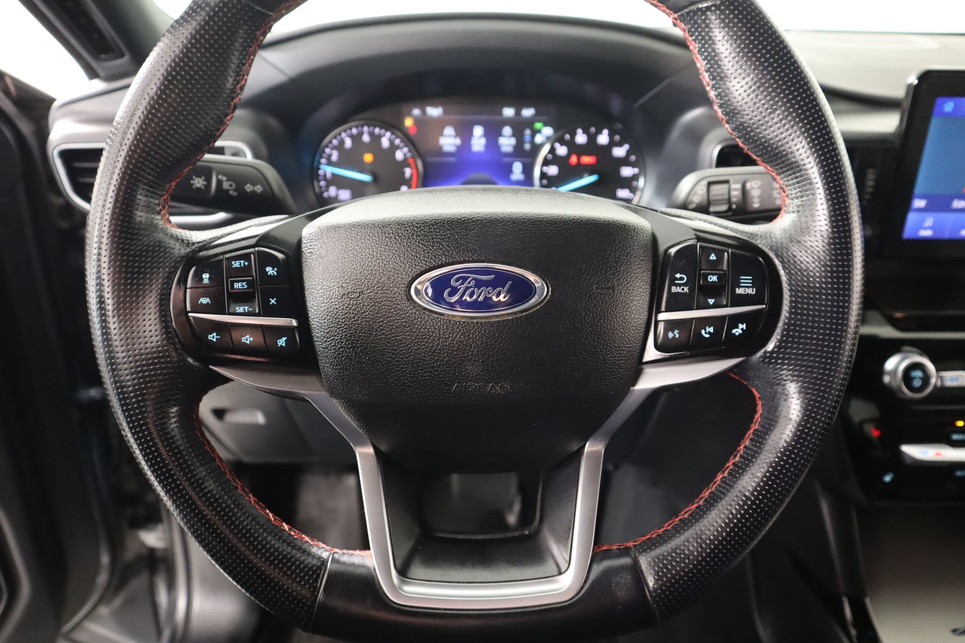 Used 2022 Ford Explorer ST-Line AWD/4WD image 3