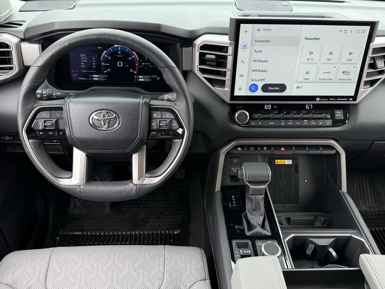 Used 2024 Toyota Tundra Limited AWD/4WD image 11