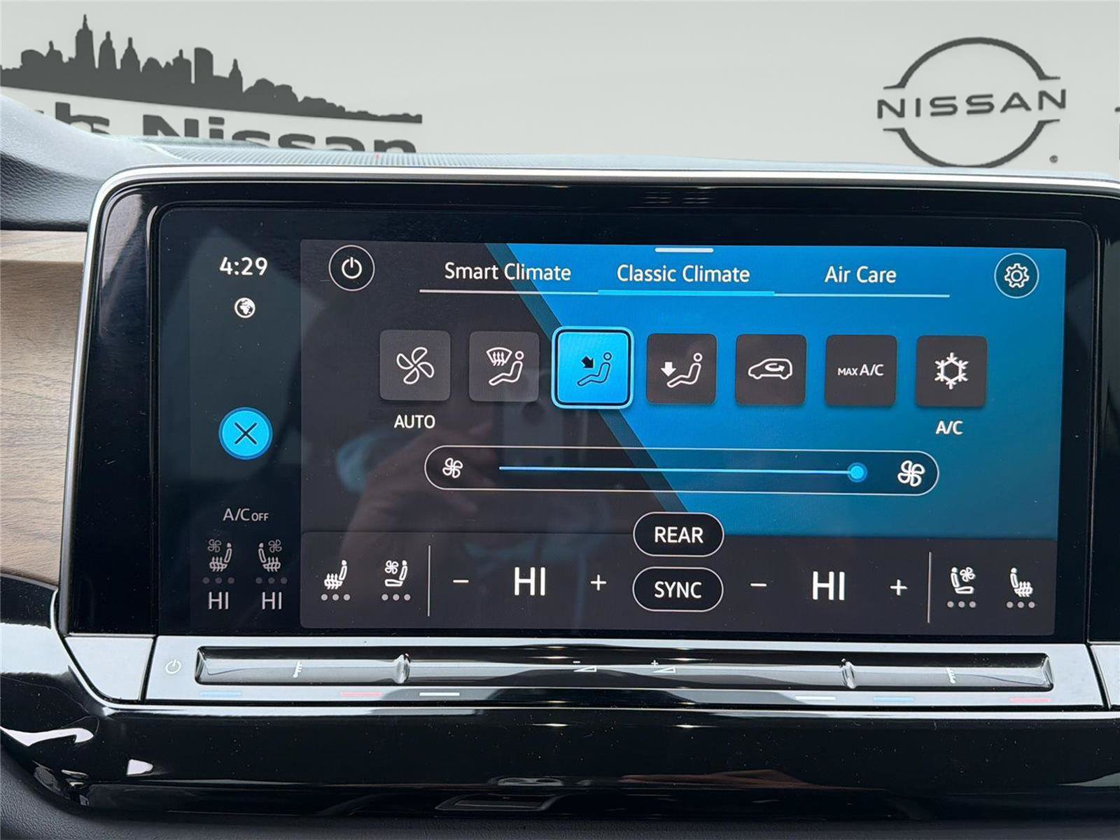 Used 2025 Volkswagen Atlas SE AWD/4WD image 20