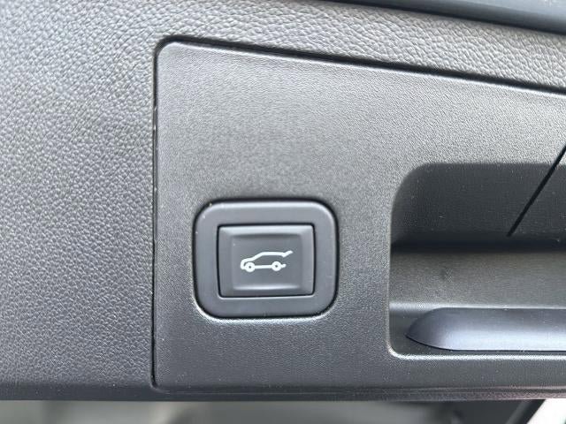 Used 2025 Cadillac XT4 Premium Luxury FWD image 19
