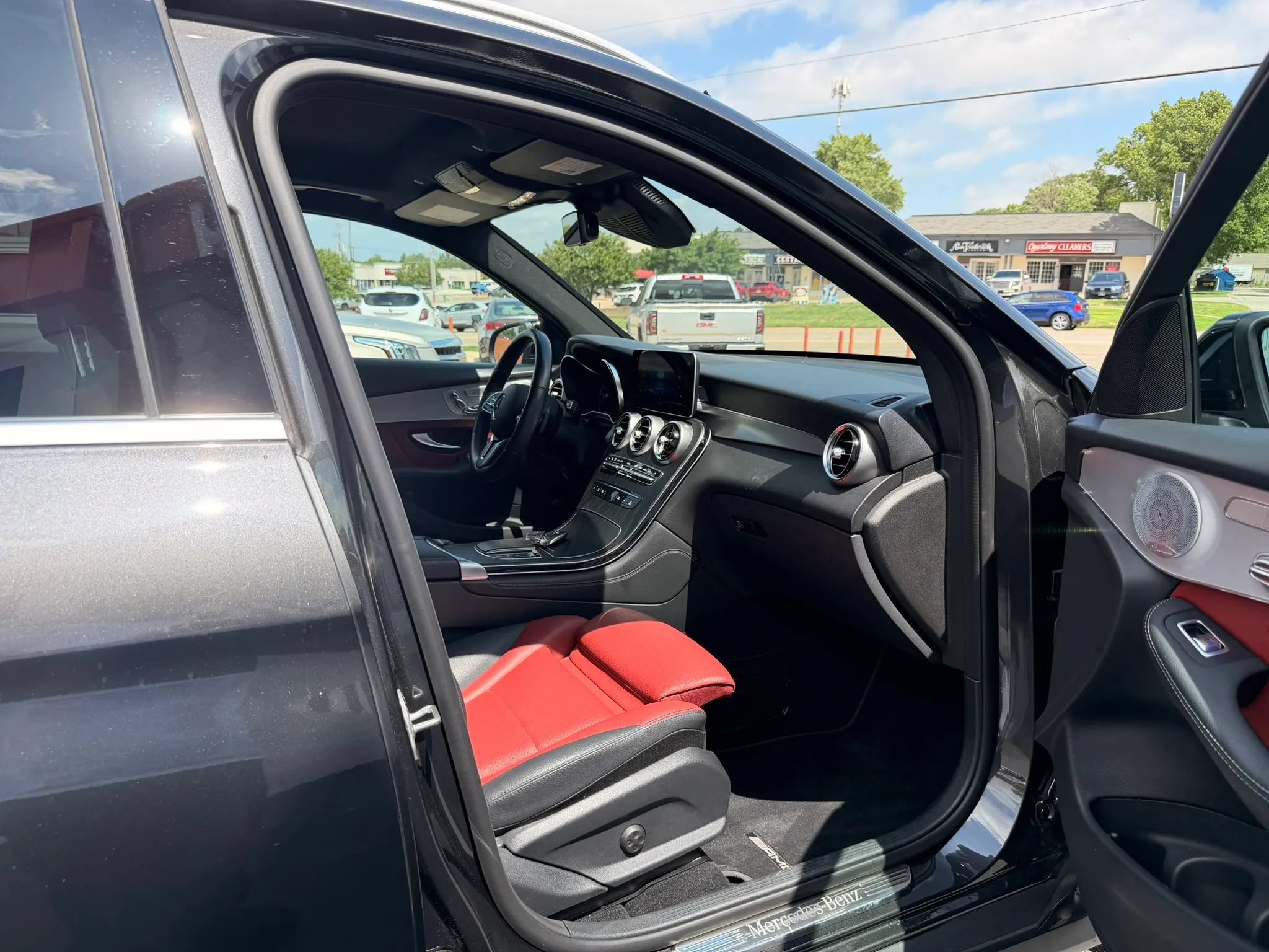 Used 2020 Mercedes-Benz GLC 300 4MATIC image 35