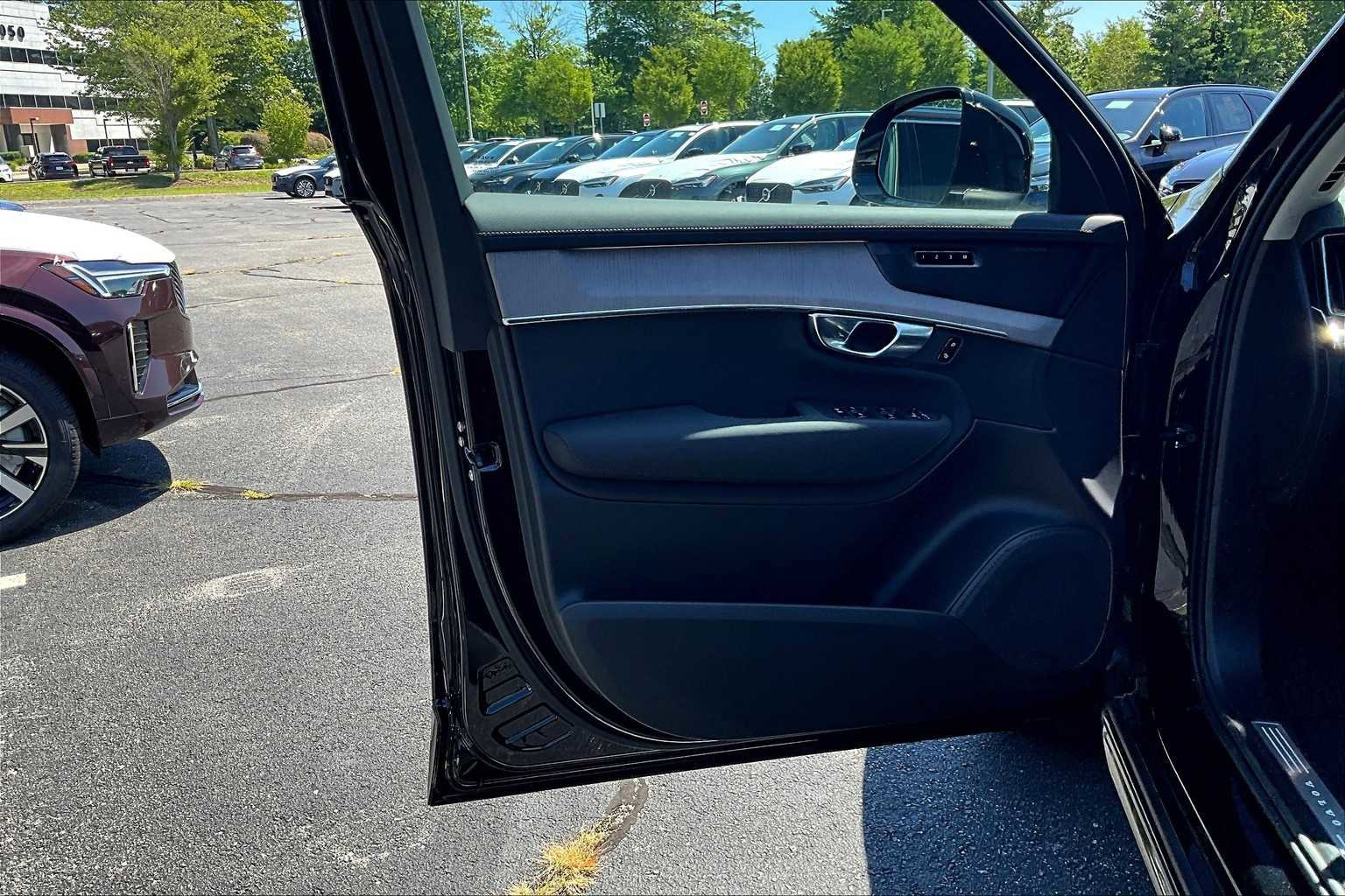 New 2026 Volvo XC90 T8 Ultra w/ Protection Package Premier image 11