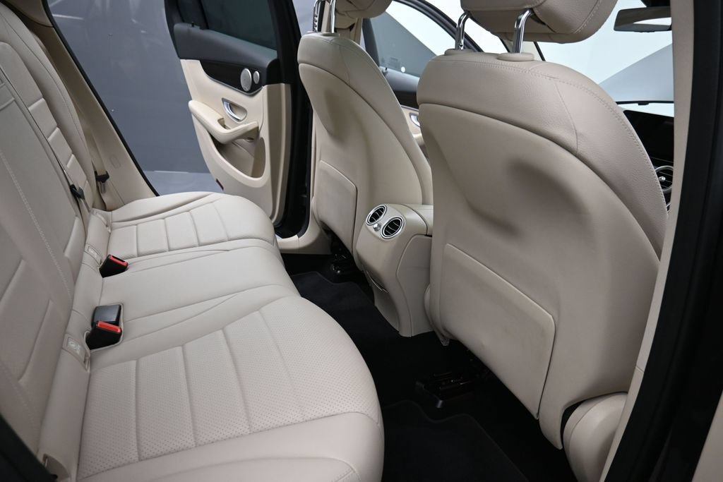 Used 2021 Mercedes-Benz GLC 300 4MATIC image 18