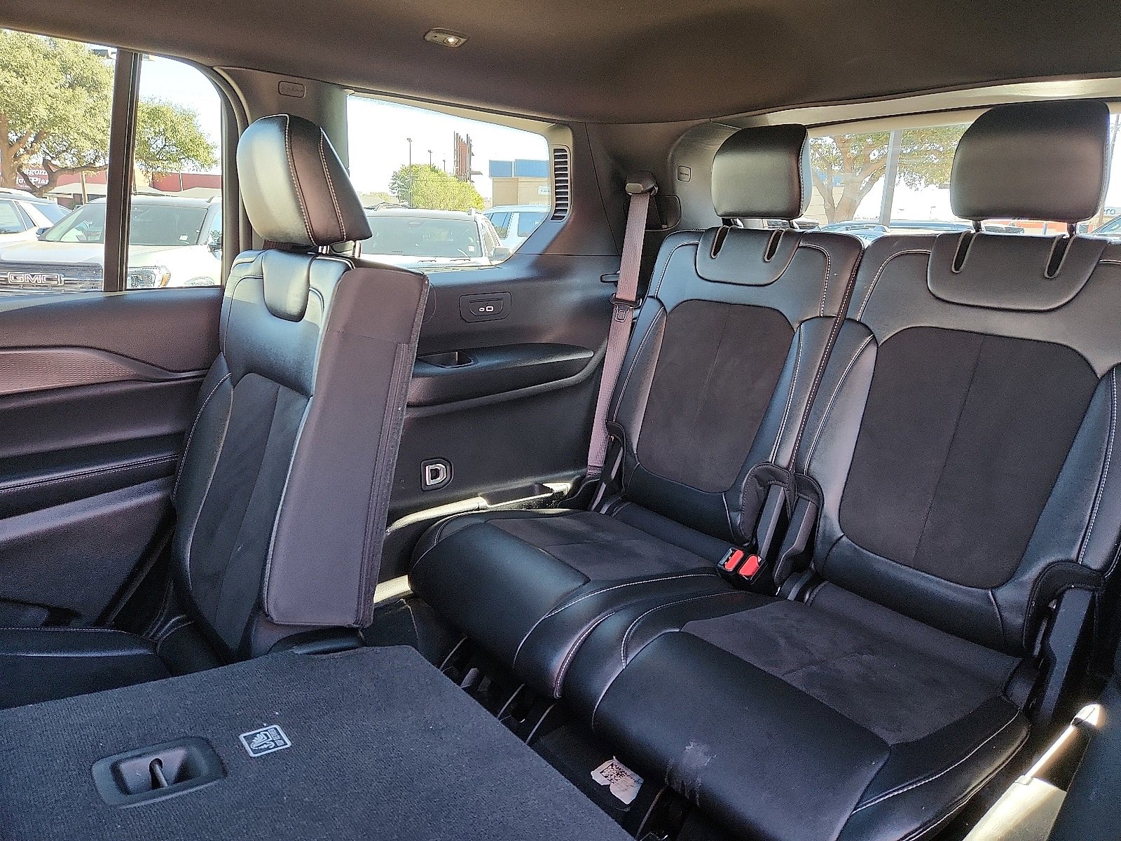 Used 2024 Jeep Grand Cherokee L Laredo image 9