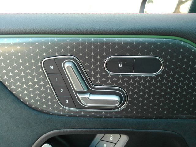 Used 2024 Mercedes-Benz GLB 250 image 17