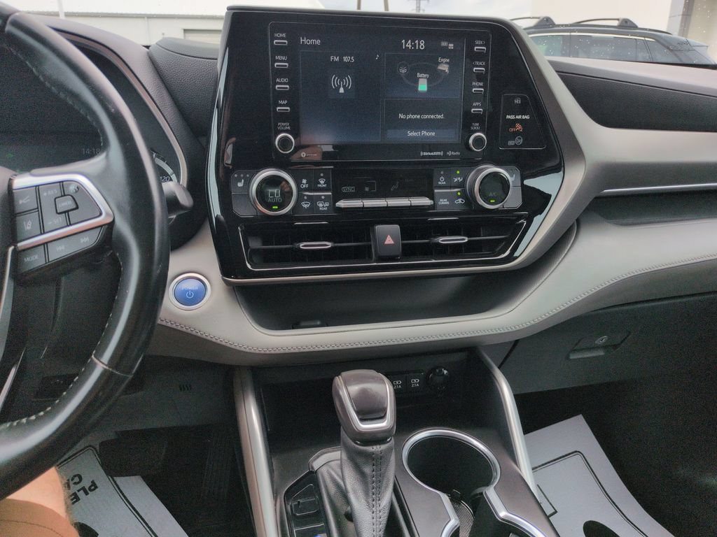 Used 2021 Toyota Highlander XLE AWD/4WD image 17