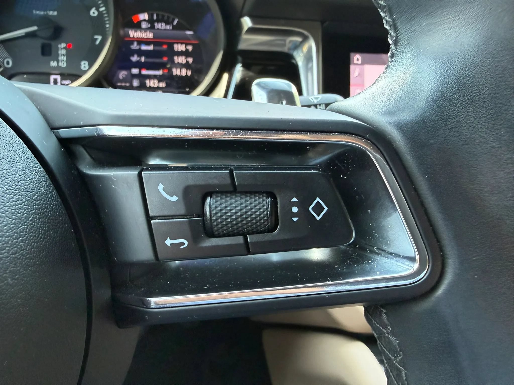Used 2023 Porsche Macan AWD/4WD image 21