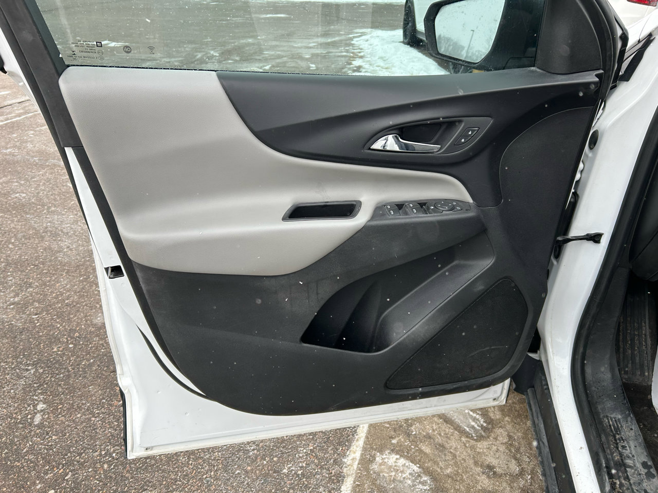 Used 2020 Chevrolet Equinox LS image 14