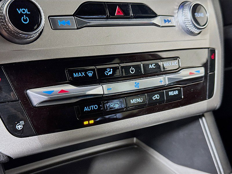 Used 2022 Ford Explorer XLT w/ Equipment Group 202A image 17