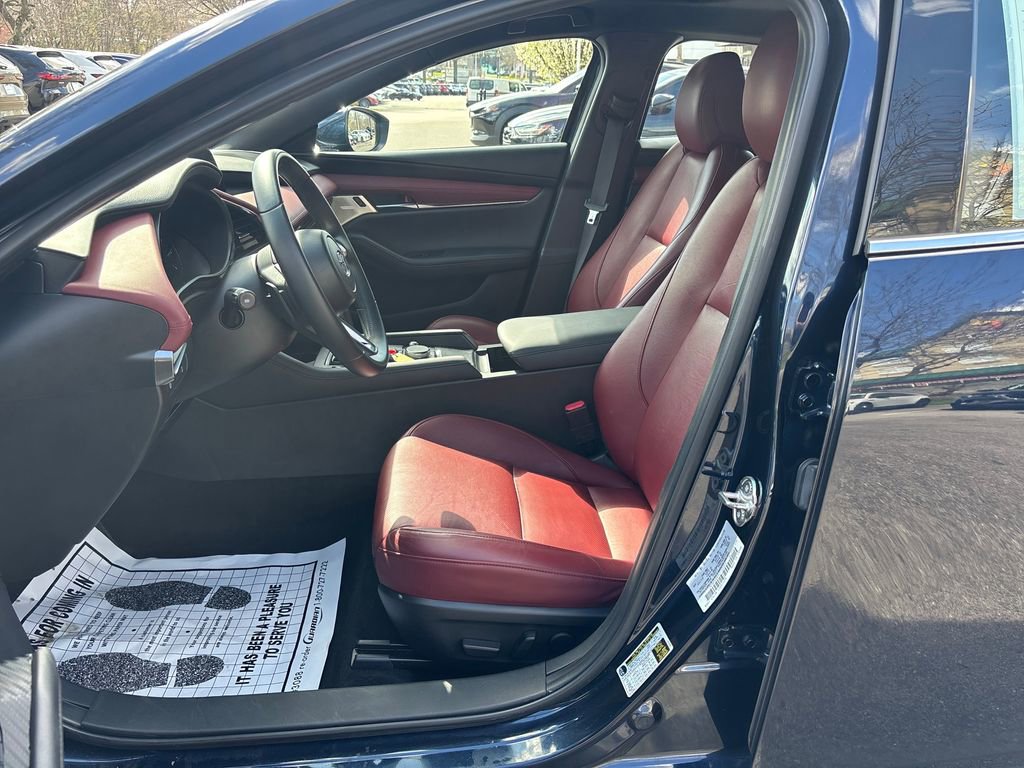 Used 2019 MAZDA MAZDA3 Hatchback w/ Premium Package image 9