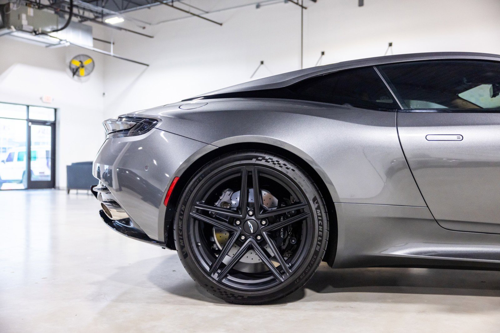 Used 2024 Aston Martin DB12 Coupe image 25