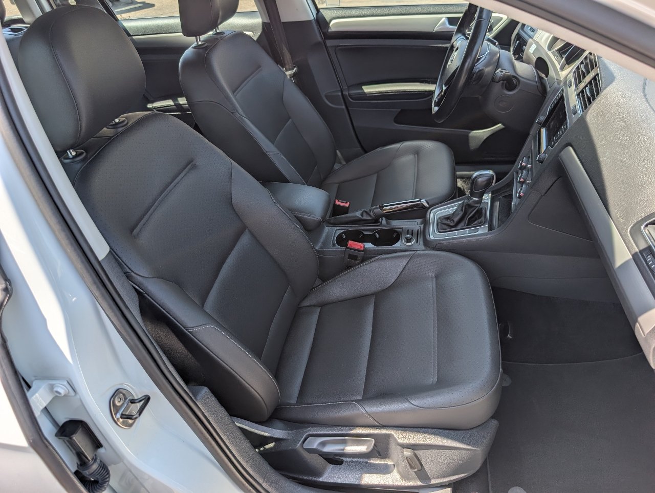 Used 2015 Volkswagen Golf TDI S FWD image 8