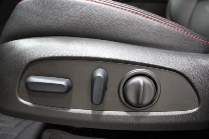 Used 2023 Chevrolet Equinox RS w/ RS Leather Package AWD/4WD image 19