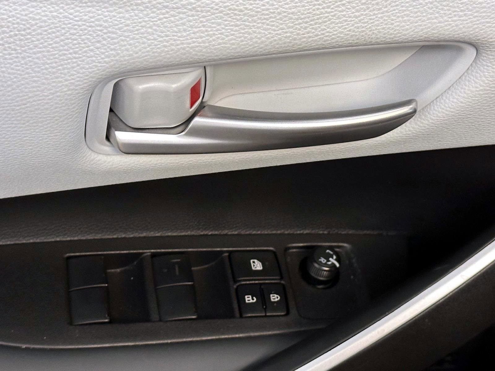 Certified 2025 Toyota Corolla SE w/ SE Premium Package image 9