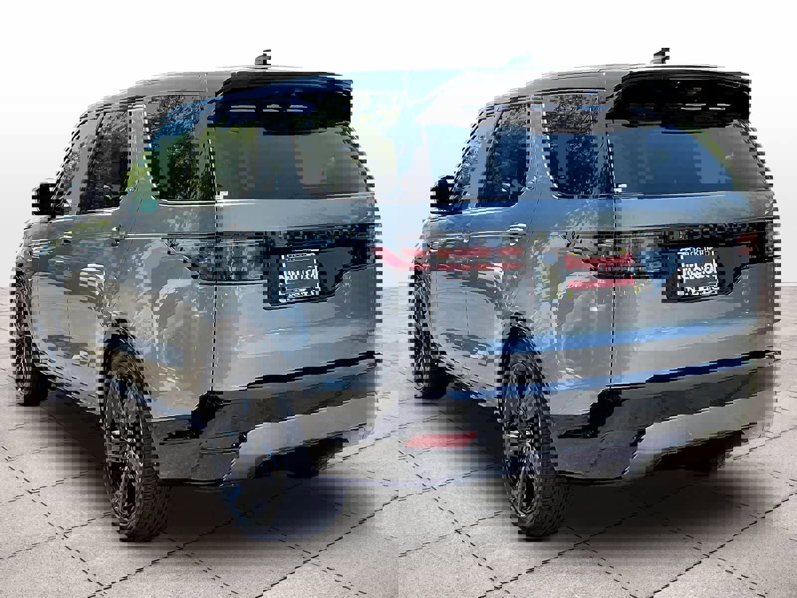 New 2025 Land Rover Discovery Dynamic SE image 3
