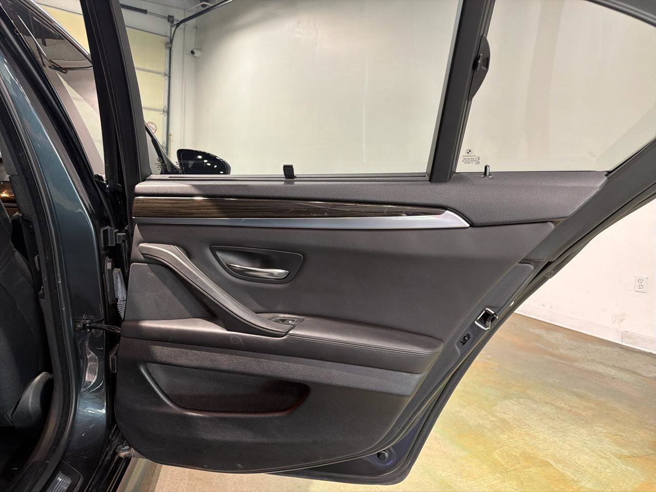 Used 2016 BMW M5 RWD image 29