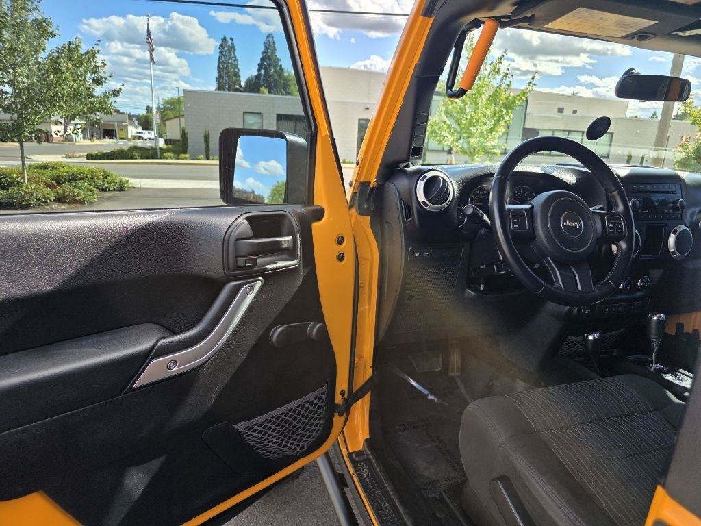 Used 2012 Jeep Wrangler Rubicon AWD/4WD image 12