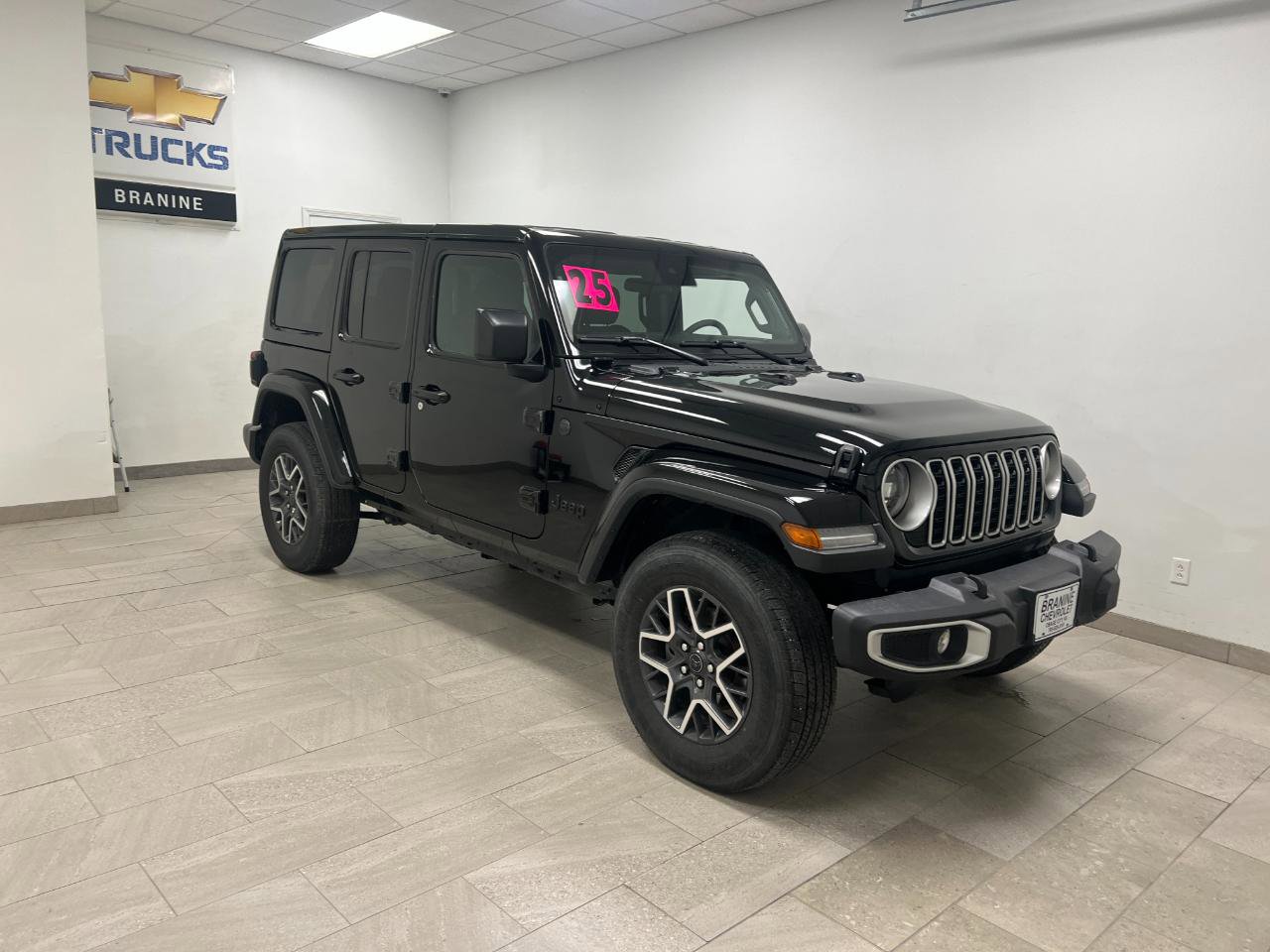 Used 2025 Jeep Wrangler Unlimited Sahara image 3