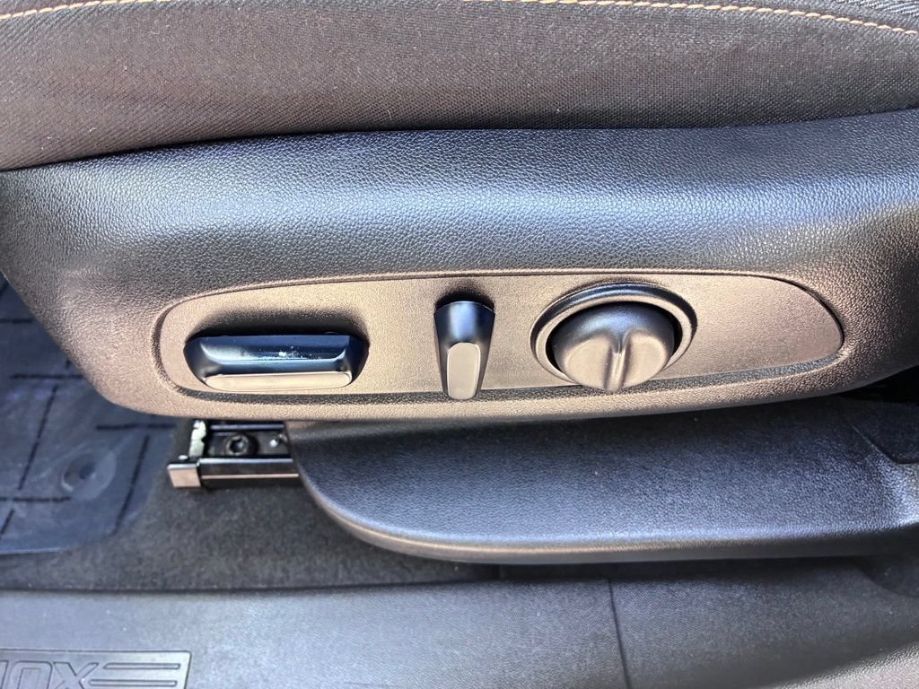 Used 2024 Chevrolet Equinox LT AWD/4WD image 16