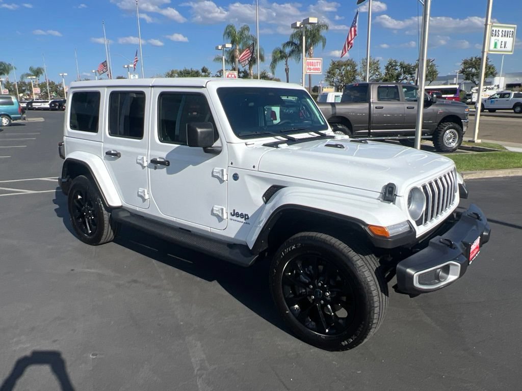 Used 2025 Jeep Wrangler Unlimited Sahara AWD/4WD image 6