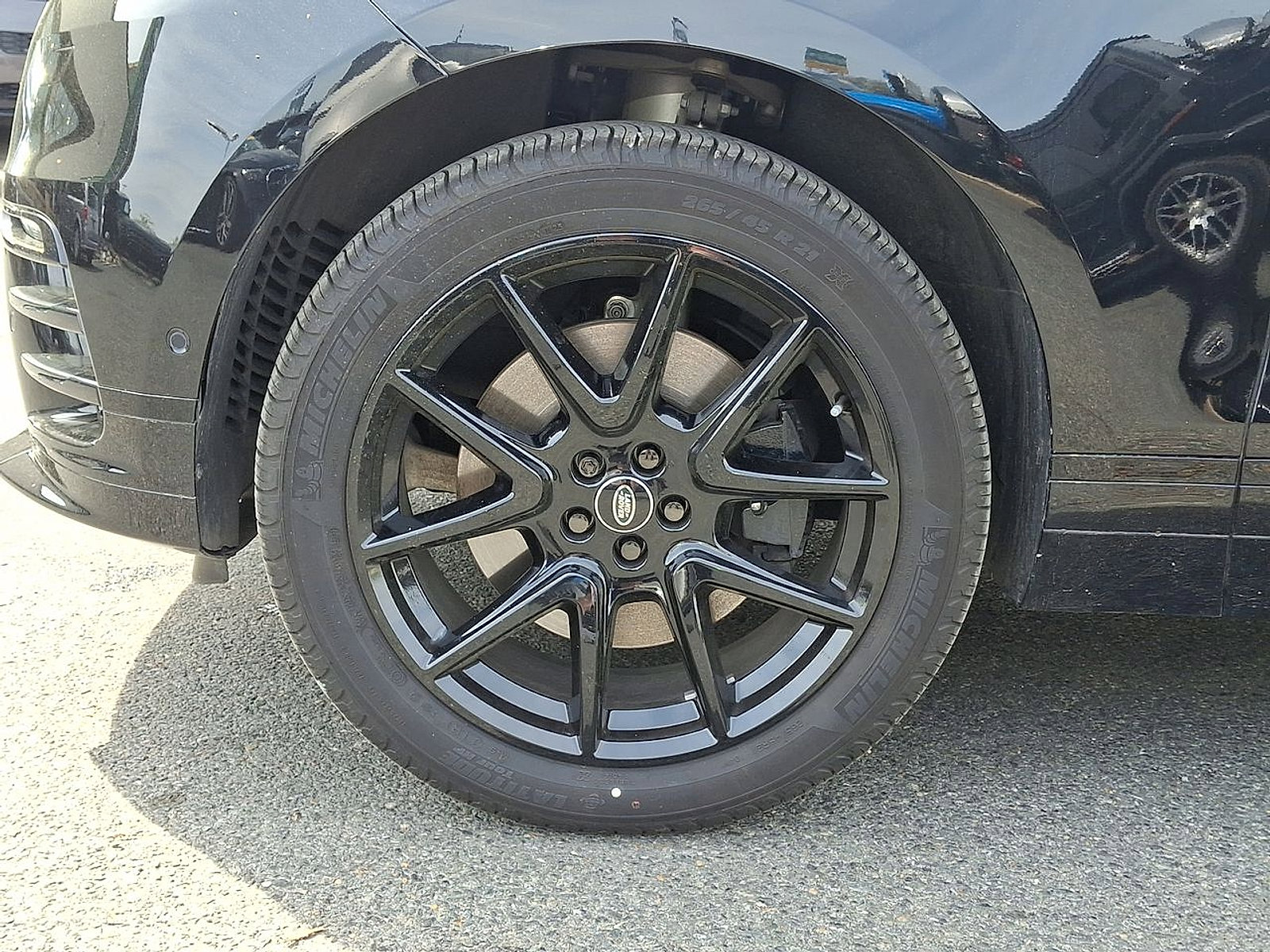 Certified 2026 Land Rover Range Rover Velar Dynamic SE AWD/4WD image 16