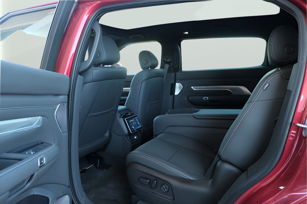 New 2024 VinFast VF 9 Plus AWD/4WD image 19