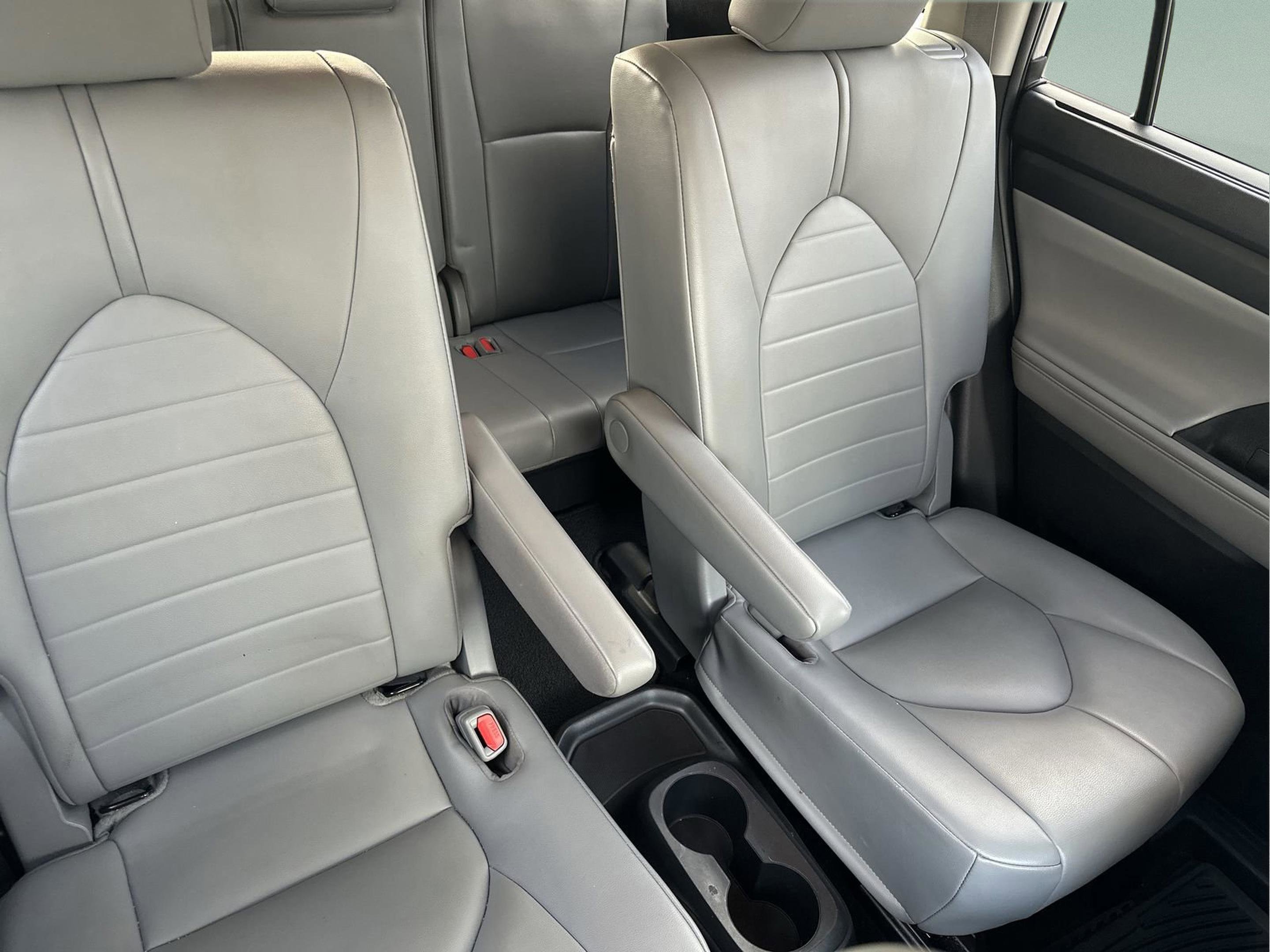 Used 2021 Toyota Highlander XLE image 17