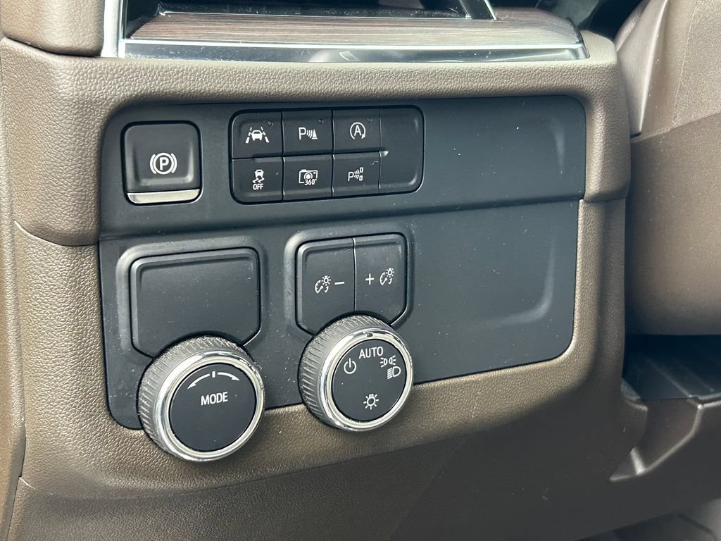 Used 2025 Chevrolet Suburban LT RWD image 54