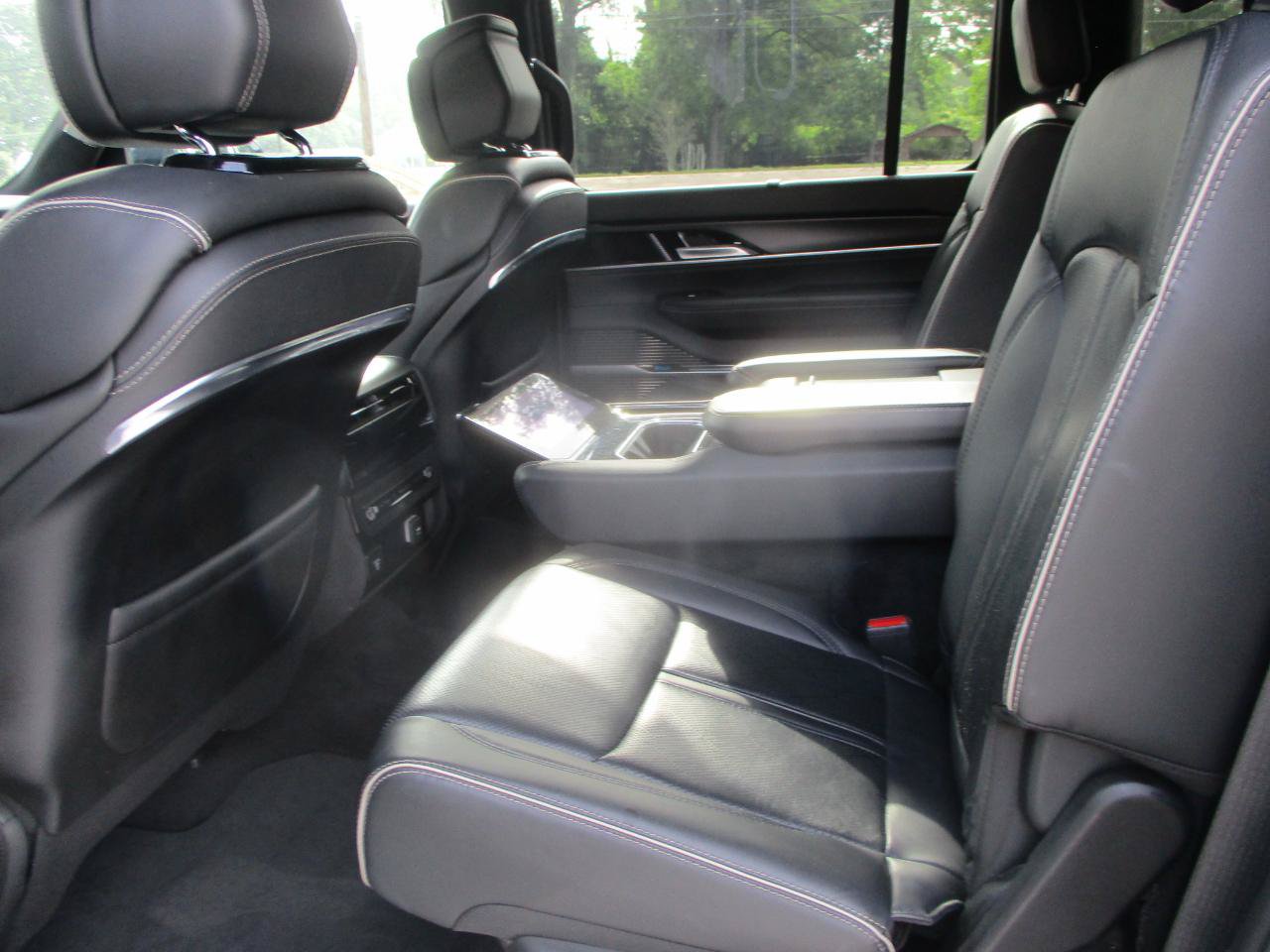 Used 2024 Jeep Grand Wagoneer Series II Obsidian w/ Quick Order Packagew 28T AWD/4WD image 19