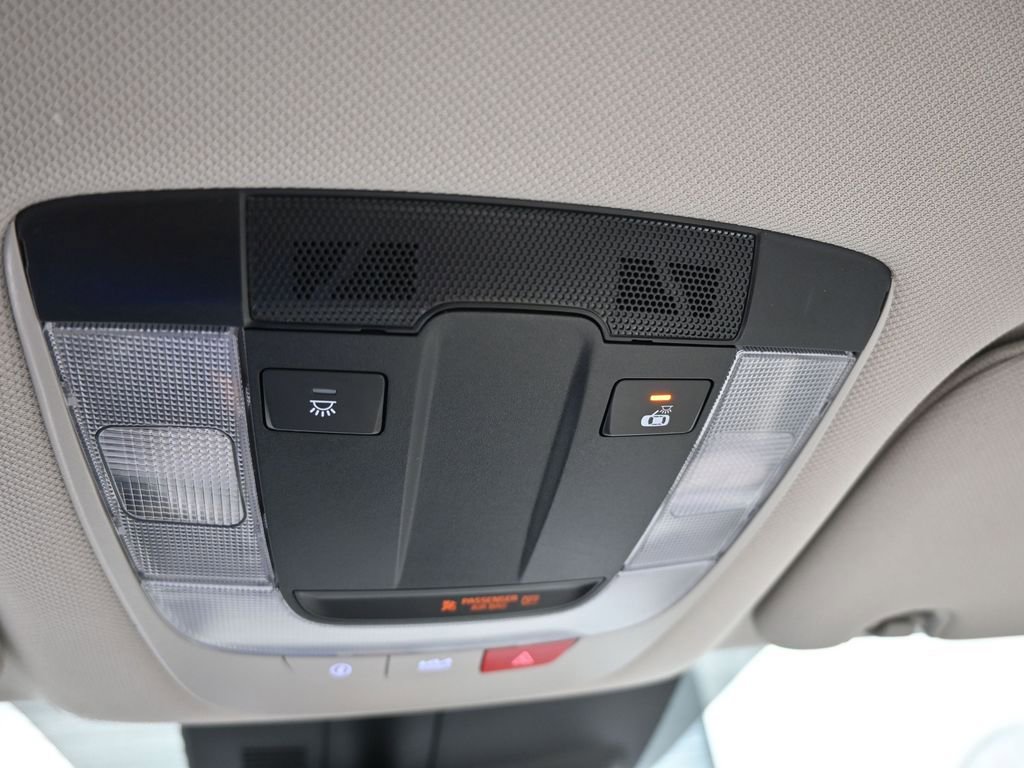 Used 2023 Kia Sorento S image 32