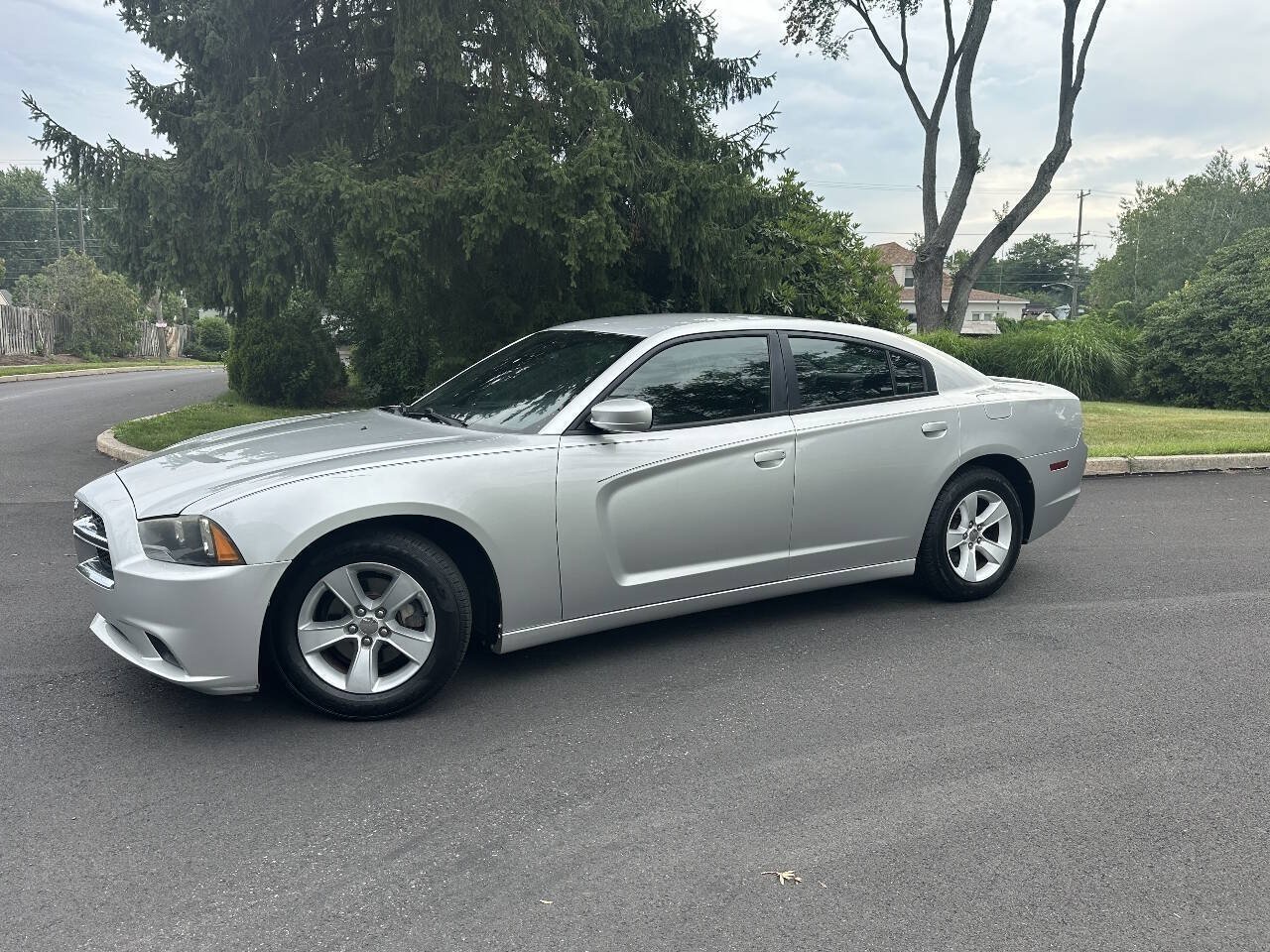 Used 2012 Dodge Charger SE RWD image 4