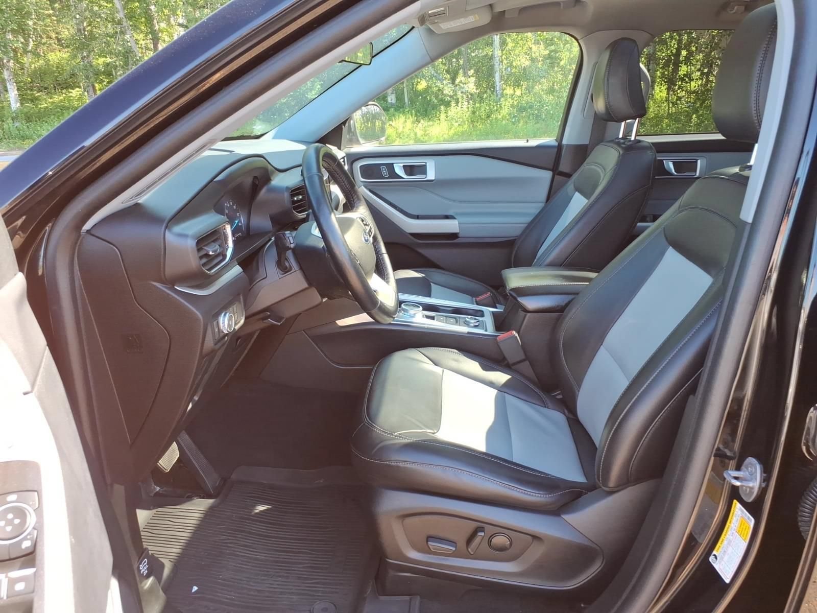 Used 2022 Ford Explorer XLT w/ Equipment Group 202A AWD/4WD image 13