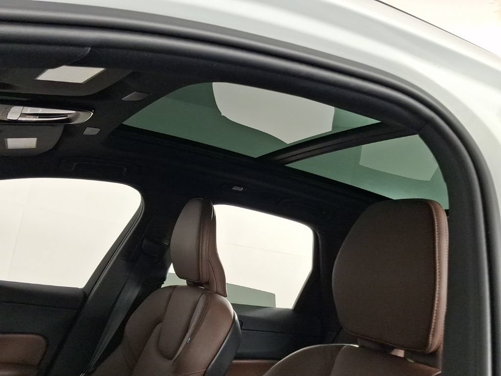 Certified 2023 Volvo XC60 B5 Plus w/ Climate Package AWD/4WD image 21