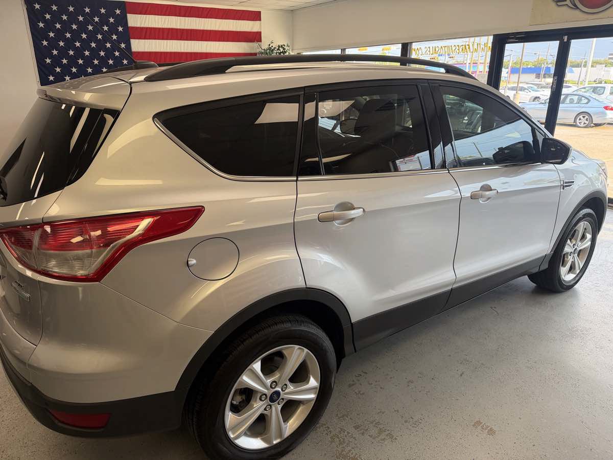 Used 2016 Ford Escape SE w/ SE Leather Comfort Package FWD image 5