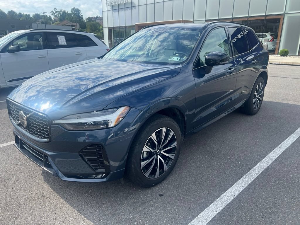 Used 2024 Volvo XC60 B5 Core w/ Climate Package AWD/4WD image 4