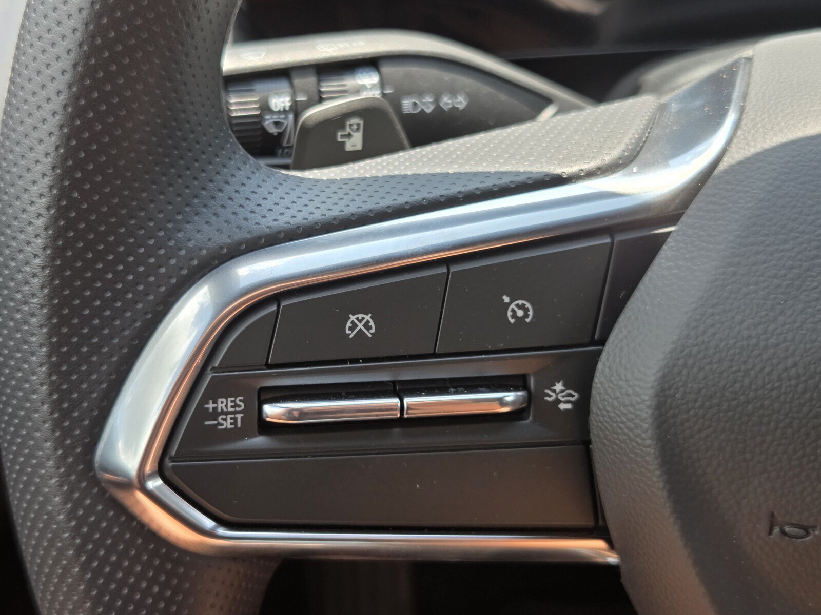 New 2026 Chevrolet Equinox EV LT w/ Midnight Package FWD image 13