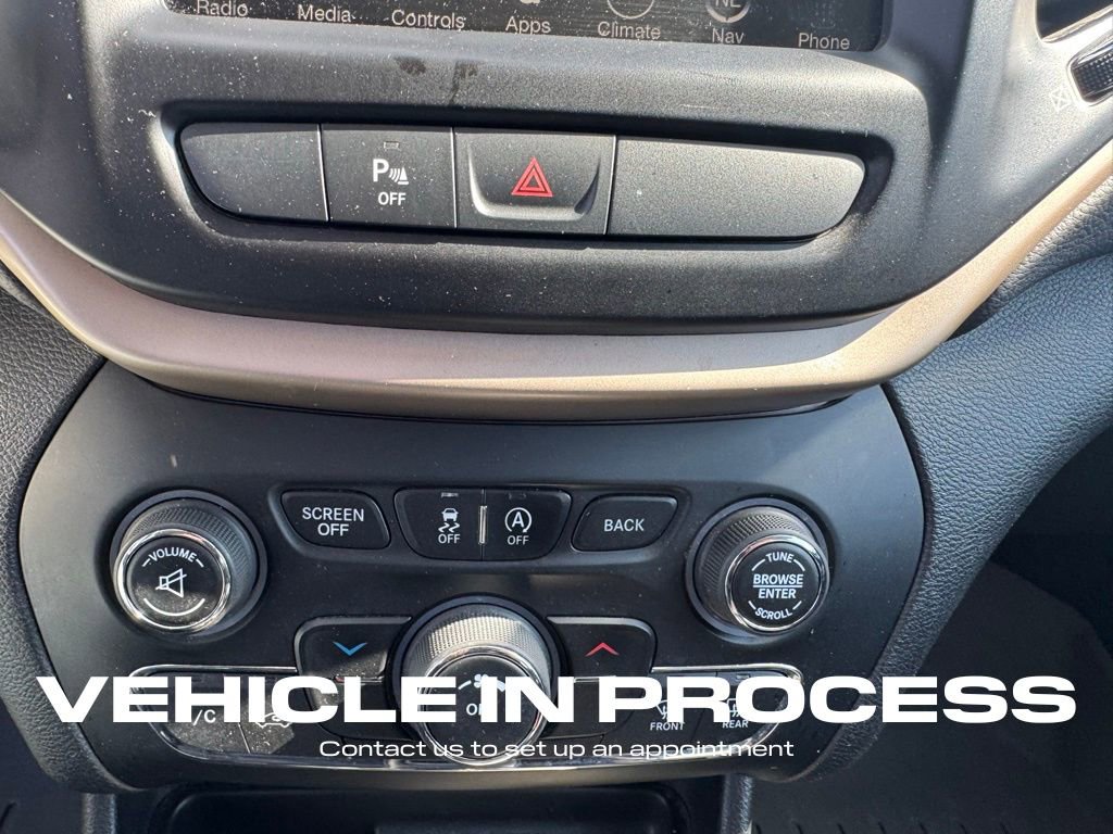 Used 2017 Jeep Cherokee Latitude w/ Safety/Convenience Group image 19