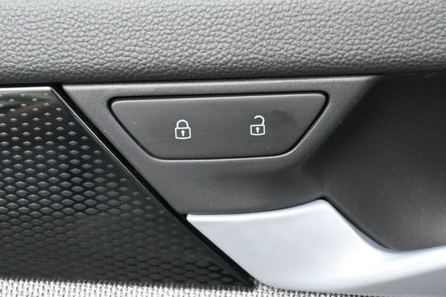 Used 2025 Volkswagen Tiguan S AWD/4WD image 13