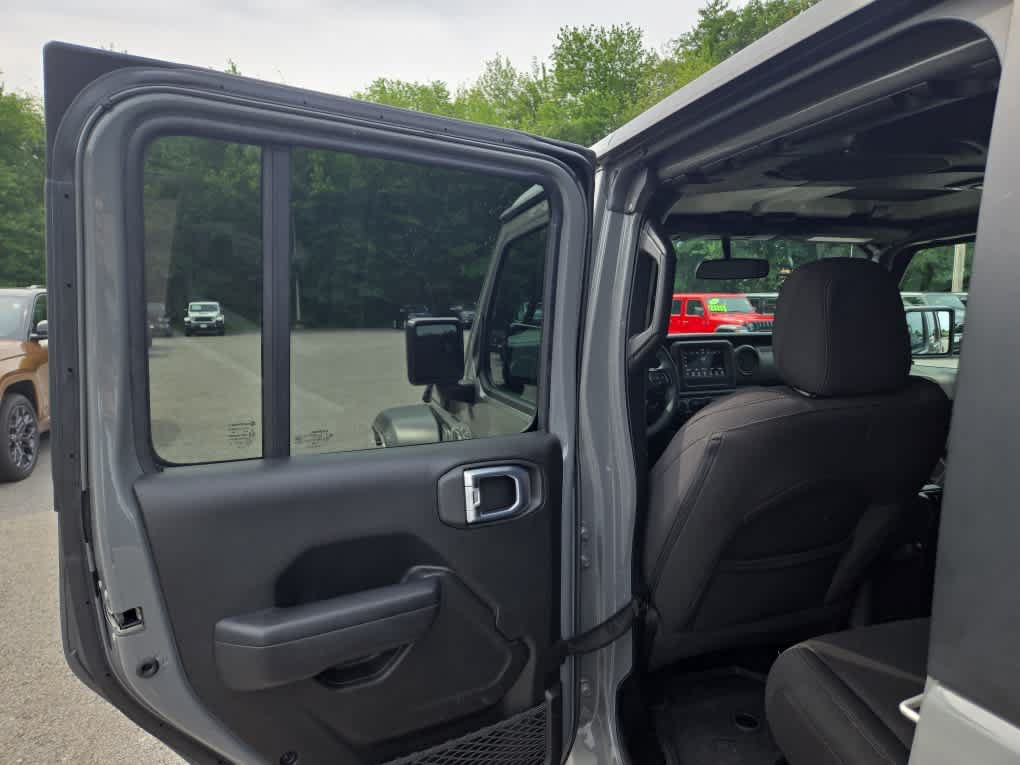 Used 2023 Jeep Wrangler Unlimited w/ Convenience Group AWD/4WD image 30