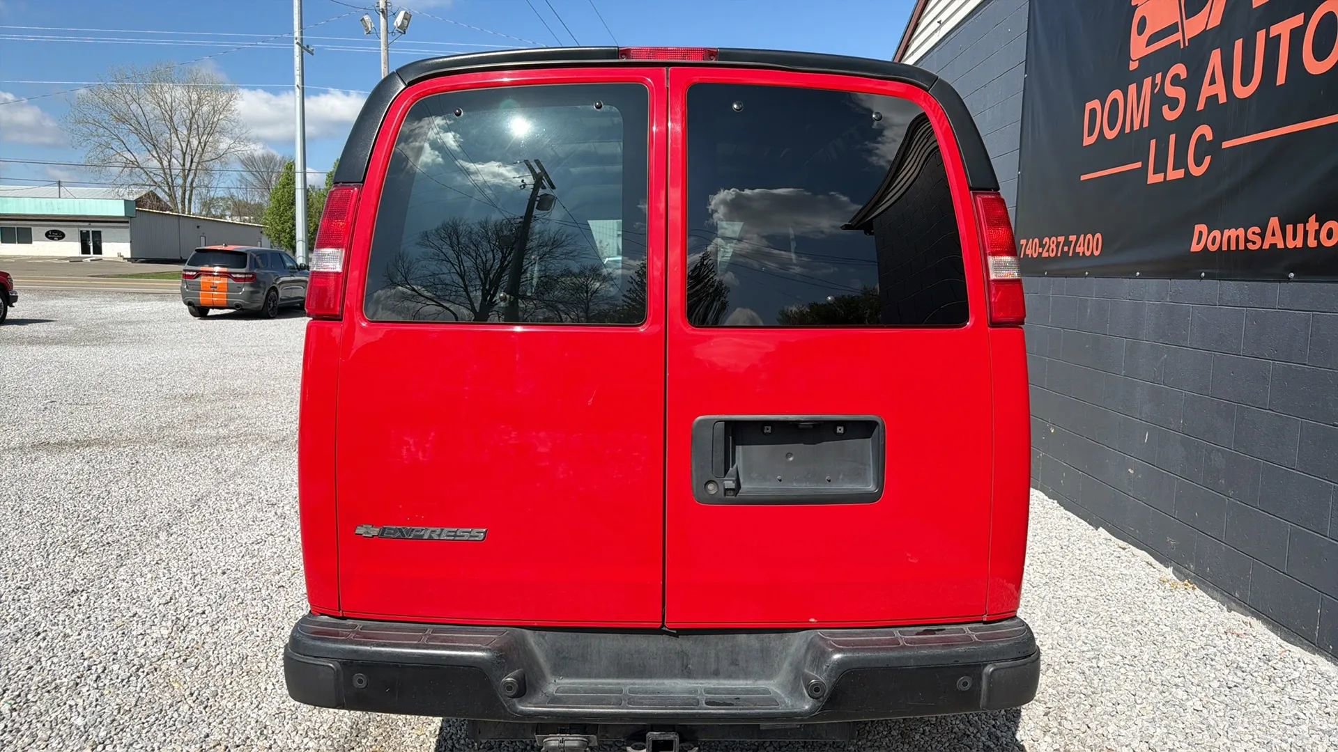 Used 2019 Chevrolet Express 3500 w/ Driver Convenience Package image 4