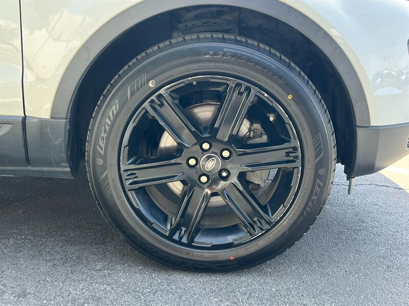 Used 2018 Land Rover Range Rover Evoque SE AWD/4WD image 10