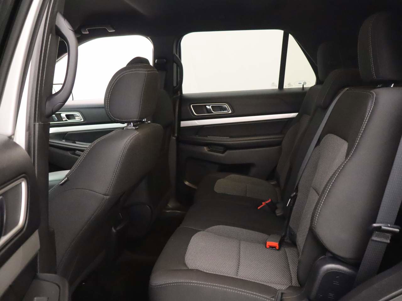 Used 2017 Ford Explorer XLT image 17