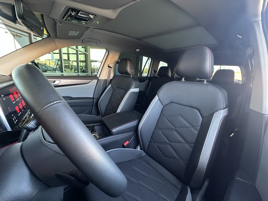 Used 2024 Volkswagen Atlas Peak Edition SEL AWD/4WD image 15