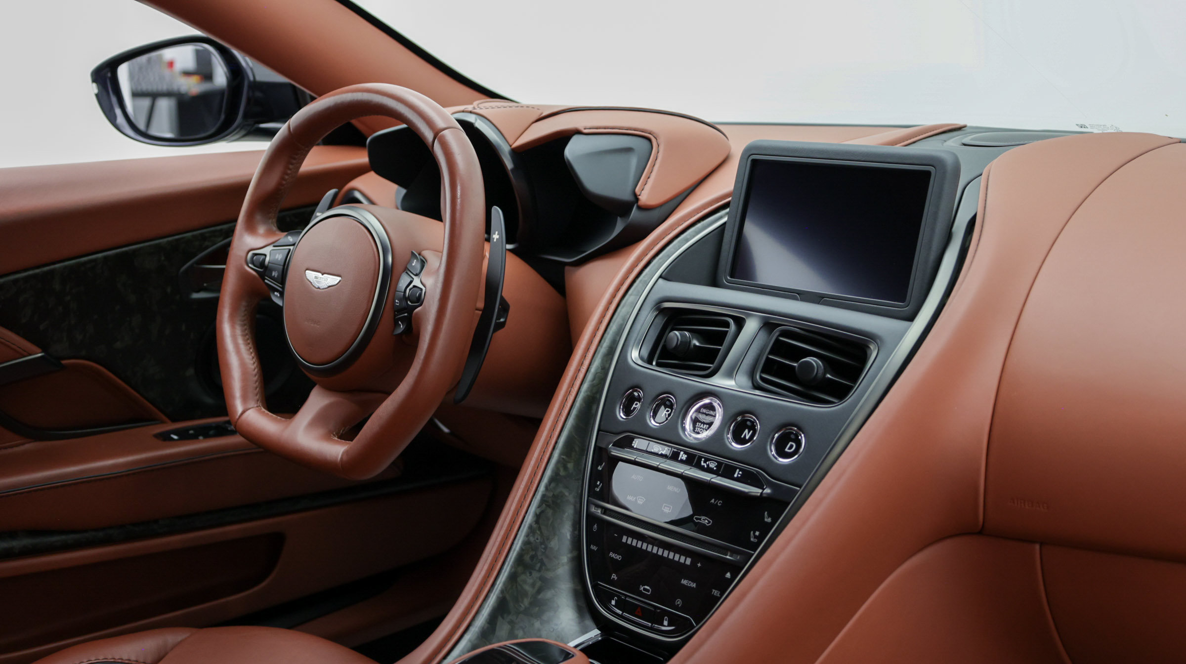 Used 2019 Aston Martin DBS Superleggera RWD image 32