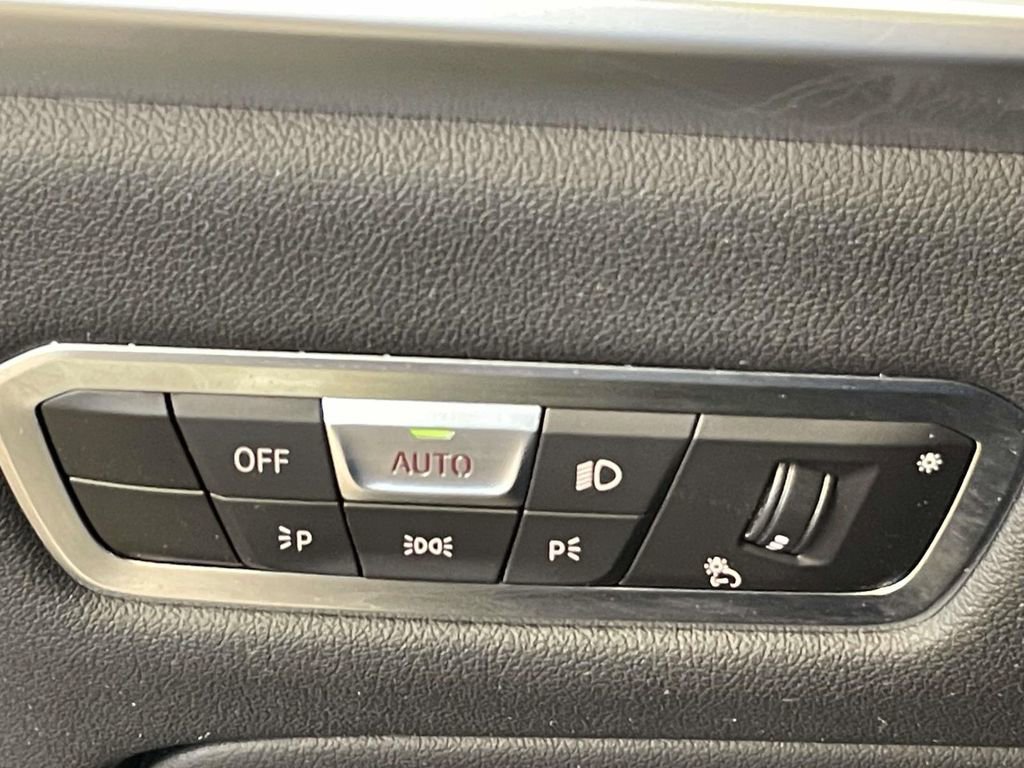 Used 2023 BMW X7 xDrive40i w/ M Sport Package image 25