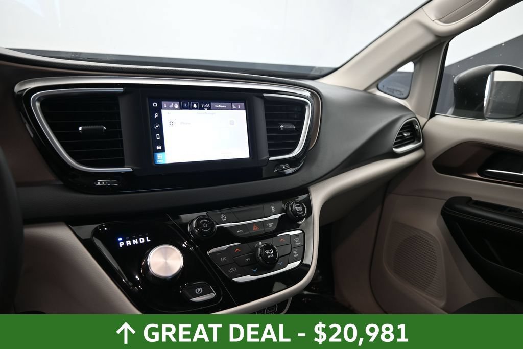 Used 2023 Chrysler Voyager LX FWD image 23