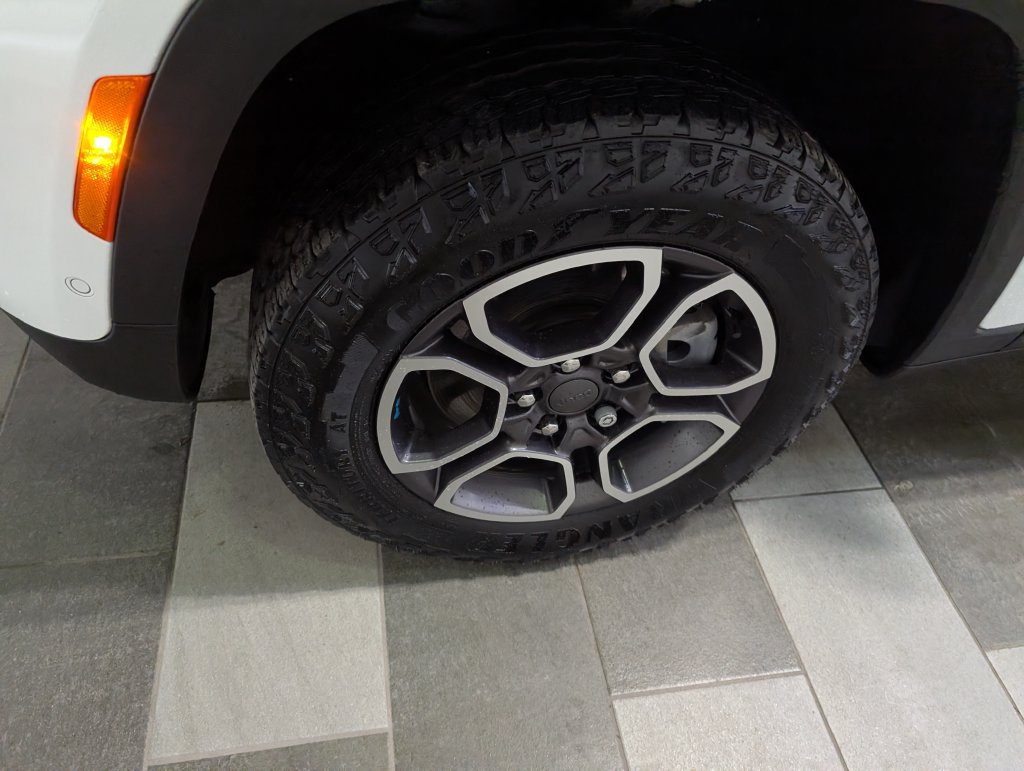 Used 2023 Jeep Grand Cherokee Trailhawk w/ Advanced Protech Group II AWD/4WD image 7