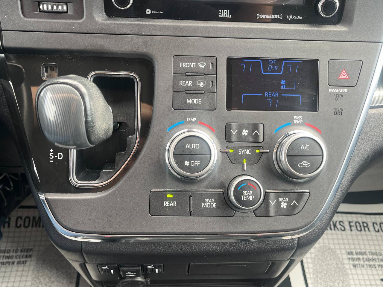 Used 2019 Toyota Sienna SE w/ SE Preferred Package FWD image 34